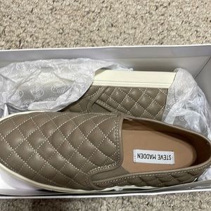 Steve Madden Size 9. Never worn.